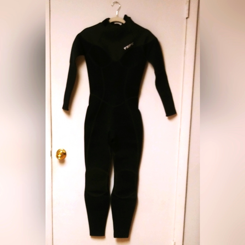 YNFC Women's wet suit black size 6